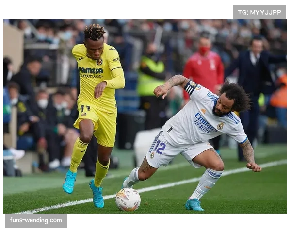 比利亚雷亚尔科佩特头球攻门制造混乱创造扳平机会